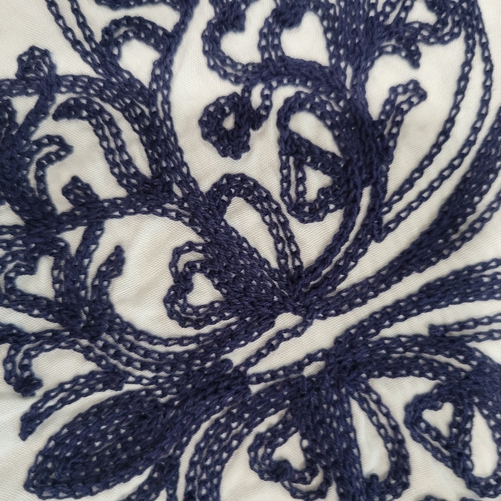 Kindred Women's Embroidered Boho Hippie White Navy Blouse Size S - Picture 8 of 11